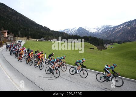 Alpach, Austria. 17th April 2023: Alpach, Austria: 2023 UCI Tour of the Alps Road Cycling Race, First Stage from Rattenberg to Alpbach; The peloton on the Tyrol's roads Credit: Action Plus Sports Images/Alamy Live News Stock Photo