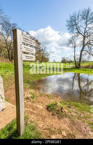 The start of the Thames Path long distance walking trail at the source of the River Thames at Thames Head on the Cotswolds near Kemble, Gloucestershir Stock Photo