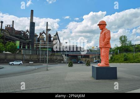 Monument in front of the Voelklingen Ironworks, Red Monument, Voelklingen, Saarland, Germany Stock Photo