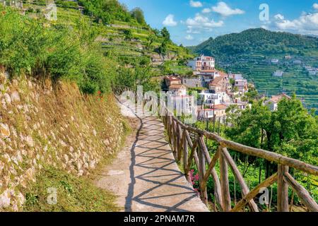 Scenic footpath near the village of Scala, along the beautiful Valle delle Ferriere hiking trail, which connects the towns of Ravello and Amalfi. Stock Photo