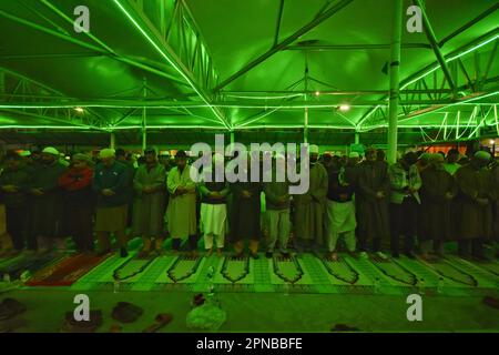 Srinagar, India. 18th Apr, 2023. Kashmiri Muslims Offer Prayers During ...