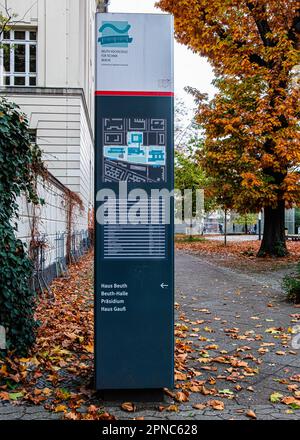 Beuth University of Applied Sciences (BHT), Luxemburger Str. 10, Wedding, Mitte, Berlin, Germany. Information Board & mao Stock Photo