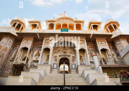 Colorful paintings on the entrance gate of Raghu Nath Ji Mandir, dedicated to Lord Rama and Sita, located in Mandawa, Shekhawati, Rajasthan, India Stock Photo