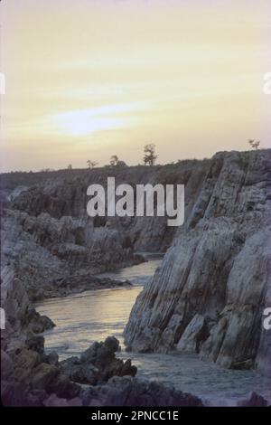 Bhedaghat Marble Rocks Bhedaghat Jabalpur India Stock Photo - Download  Image Now - Bhedaghat, Rock - Object, Narmada River - iStock