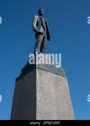 Roger Casement Statue Installed At D n Laoghaire Baths Stock Photo Alamy roger-casement-statue-installed-at-d-n-laoghaire-baths-stock-photo-alamy