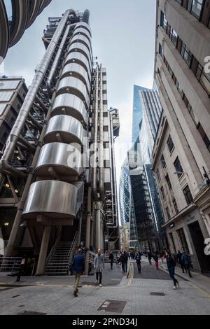 London, UK.  18 April 2023. City workers at lunchtime outside the Lloyds Building in the City of London.  The Office for National Statistics (ONS) has reported that average earnings excluding bonuses rose 6.6% in the three months through February compared with a year ago.  Economists have commented that the Bank of England could raise interest rates from the current level of 4.25% when its monetary policy committee next meets on 11 May to combat inflation. Credit: Stephen Chung / Alamy Live News Stock Photo