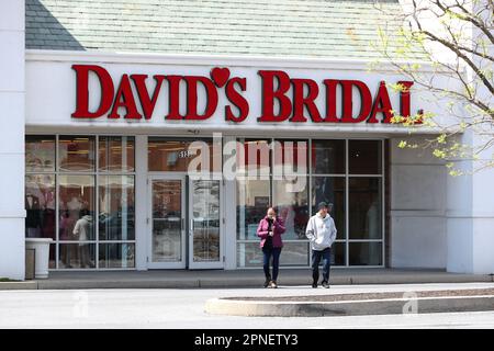 Paxtonia, United States. 18th Apr, 2023. Customers are seen exiting a David's Bridal shop on April 18, 2023, near Harrisburg, Pa. David's Bridal. LLC announced on Monday, April 17, 2023, that it filed for protection under Chapter 11 of the U.S. Bankruptcy Code.The announce ment comes just days after the company announced it would lay off more than 9,200 employees. (Photo by Paul Weaver/Sipa USA) Credit: Sipa USA/Alamy Live News Stock Photo