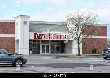 Paxtonia, United States. 18th Apr, 2023. An exterior view of a David's Bridal shop on April 18, 2023, near Harrisburg, Pa. David's Bridal. LLC announced on Monday, April 17, 2023, that it filed for protection under Chapter 11 of the U.S. Bankruptcy Code.The announce ment comes just days after the company announced it would lay off more than 9,200 employees. (Photo by Paul Weaver/Sipa USA) Credit: Sipa USA/Alamy Live News Stock Photo