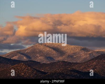 United States, New Mexico, Santa Fe, Light snow on Sangre se Cristo Mountains Stock Photo