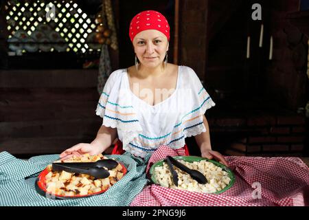 Costa Rican woman with corn pudding tamale asado and homemade cheese CaseroI, La Paz Waterfall Gardens Nature Park, Alajuela Province, Costa Rica Stock Photo