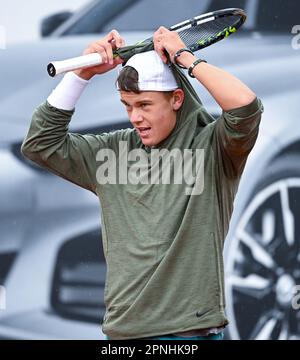 Munich, Germany. 19th Apr, 2023. Tennis: ATP Tour - Munich, Singles, Men. Holger Rune (Denmark) practices on a court. Credit: Sven Hoppe/dpa/Alamy Live News Stock Photo