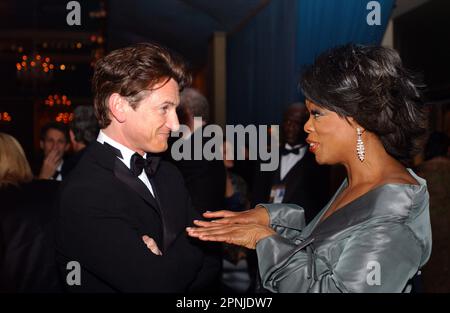 '76th Academy Awards' February 29, 2004 Sean Penn, Oprah Winfrey © 2004 A.M.P.A.S. Stock Photo