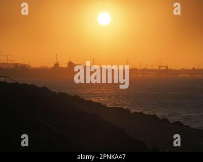 Sheerness, Kent, UK. 19th Apr, 2023. UK Weather: stunning sunset on a cold and windy evening in Sheerness, Kent. Credit: James Bell/Alamy Live News Stock Photo