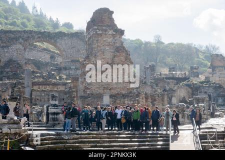 Tourists in front of The Library of Celsus in Ephesus, Turkey, a magnificent and iconic structure that showcases the impressive architectural and engi Stock Photo