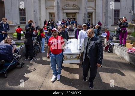 NASHVILLE, TENNESSEE - APRIL 17: Gun safety advocates and faith leaders carry empty caskets symbolizing victims to the Tennessee Capitol for a ?'Moral Monday?'? rally to address gun violence on April 17, 2023 in Nashville, Tennessee. In the wake of the March shooting at The Covenant School, in the Green Hills neighborhood of Nashville, organizations have mobilized around U.S. Rep ?Justin Jones? (?D-Nashville?), and ?U.S. Rep ?Justin J. Pearson? (??D-Memphis?)? ?who ?have drawn? ?national attention? ?pushing for gun safety laws.?? (Photo by Michael Nigro/Sipa USA) Stock Photo