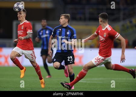 Milan, Italy. 19th Apr, 2023. Antonio Silva of SL Benfica looks on as team mate Alejandro Grimaldo heads the ball back to goalkeeper Odysseas Vlachodimos of SL Benfica as Nicolo Barella of FC Internazionale closes in during the UEFA Champions League match at Giuseppe Meazza, Milan. Picture credit should read: Jonathan Moscrop/Sportimage Credit: Sportimage/Alamy Live News Stock Photo