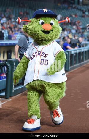 Astros mascot Orbit streaks through Minute Maid Park on his birthday