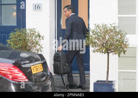 [ColSa0001284]  Former Chancellor Rishi Sunk MP goes to work in the morning from his Kensington home.   Image shot on 17th Oct 2022.  © Belinda Jiao Stock Photo
