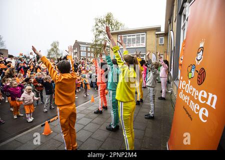 UTRECHT - 20/04/2023, UTRECHT - Children during the eleventh edition of the King's Games, which will take place over 2 days in 2023 due to the Sugar Fest. The King's Games were first organized in 2013, in the context of the inauguration of King Willem-Alexander. The aim was to show children and parents of primary school that eating a good breakfast together and active exercise are important and fun. ANP EVA PLEVIER netherlands out - belgium out Stock Photo