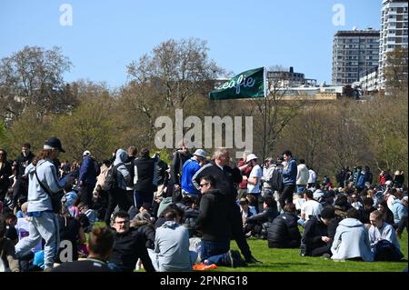 Hype park, London, UK. 20th Apr, 2023. Thousands cannabis smokers participants openly smoke cannabis, a Cannabis joint a 'Smoking Weed holiday' at 420 Hyde Park London. The protestors think cannabis should be legalized as a soft drug in London. Large police officers are unable to arrest anyone and monitor troublemakers. Credit: See Li/Picture Capital/Alamy Live News Stock Photo
