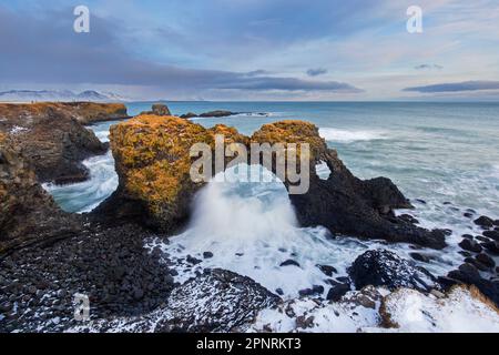 Gatklettur / Hellnar Arch, natural circular rock arch in the North Atlantic Ocean near Arnarstapi, Snæfellsnes Peninsula, Western Region, Iceland Stock Photo