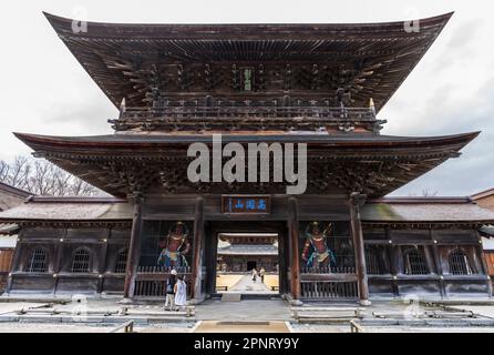 A gate at Zuiryuji, a Zen Buddhist temple in Takaoka, Japan. Stock Photo