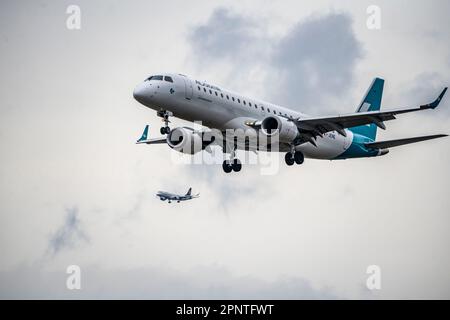 2 aircraft approaching Frankfurt Main Airport, FRA, Air Dolomiti, Embraer ERJ-190, I-JENE, Lufthansa Airbus, Stock Photo