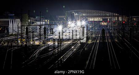 Laatzen, Germany. 21st Apr, 2023. Tracks run toward the Laatzen trade fair train station in the Hanover region in the early morning in the dark. With nationwide warning strikes, the rail and transport union EVG paralyzed parts of the public transport system on Friday. Credit: Moritz Frankenberg/dpa/Alamy Live News Stock Photo