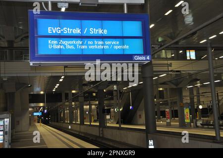 Berlin, Germany. 21st Apr, 2023. A nationwide strike paralysed the railways in Germany on 21 April, 2023. Departure board at Berlin Central Station states that traffic is completely halted due to the strike. Credit: Ales Zapotocky/CTK Photo/Alamy Live News Stock Photo