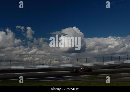 Lewis Hamilton, Vodafone McLaren Mercedes, Aktion unter dramatischen Regenwolken, Wolken Formel 1 Grand Prix von Europa auf dem Nürburgring 22.7.2007 Stock Photo