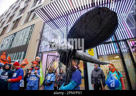 London, UK. 21st Apr, 2023. Members of the NHS, Doctors and Extinction Rebellion demonstrate outside the Departmenmt of Health. They are highlighting the Climate Crisis and the ineffectiveness of the Government to do anything about it. Credit: Karl Black/Alamy Live News Stock Photo