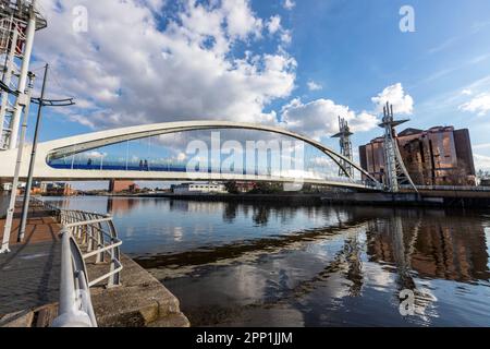 Salford Quays lift bridge, MediaCityUK, Salford Quays, Manchester Ship Canal , England, UK Stock Photo