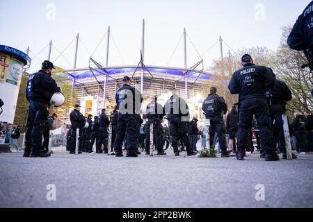 Hamburg, Germany. 21st Apr, 2023. Soccer: 2nd Bundesliga, Hamburger SV - FC St. Pauli, Matchday 29, Volksparkstadion. Police officers standing outside the stadium after the game. Credit: Daniel Reinhardt/dpa/Alamy Live News Stock Photo