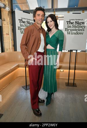 Oscar Isaac and Rachel Brosnahan attend 'The Sign In Sidney Brustein's Window' Cast Photo Call at Figaro on April 21, 2023 in New York City. Stock Photo