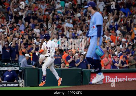 Houston Astros' Jeremy Pena, left, laughs with Mauricio Dubon