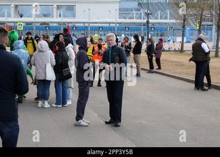 Saint Petersburg, Russia. 21st Apr, 2023. People walk in Primorsky Victory Park on a cloudy spring weather in Saint Petersburg. Credit: SOPA Images Limited/Alamy Live News Stock Photo