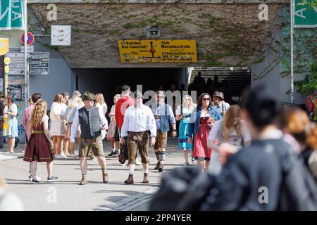 Stuttgart, Germany. 22nd Apr, 2023. Visitors enter the Cannstatter Wasen from the direction of Cannstatter Bahnhof. On 22.04.2023 the 83rd Stuttgart Spring Festival begins. After the 'Frühlingsfest light' last year, a festival in a normal framework is planned again. On 23 festival days, around 250 fairground businesses, restaurateurs and market traders hope for visitors. Wasen mayor Thomas Fuhrmann will kick things off with the traditional keg tapping in 'Grandl's Hofbräuzelt'.The stores will be open from 11.00 a.m. onwards. Credit: Julian Rettig/dpa/Alamy Live News Stock Photo