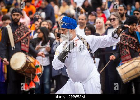 London, UK.  22 April 2023.  A member of the Baba Fateh Singh Gatka Academy, a group of traditional martial artists, takes part in the Vaisakhi festival in Trafalgar Square.  The event marks the Sikh New Year and is a celebration of Sikh and Punjabi culture. Credit: Stephen Chung / Alamy Live News Stock Photo