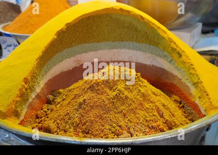 A pile of spice mixture in the market section of Naqsh e Jahan Bazaar. Outdoor local market with piles of spices. Isfahan, Iran Stock Photo