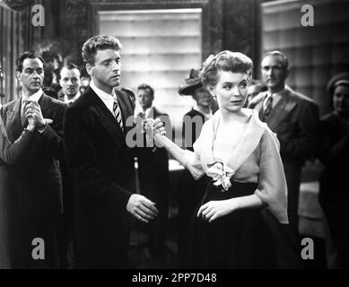 BURT LANCASTER and DOROTHY McGUIRE in MISTER 880 1950 director EDMUND GOULDING screenplay Robert Riskin costume design Travilla music Sol Kaplan producer Julian Blaustein Twentieth Century Fox Stock Photo