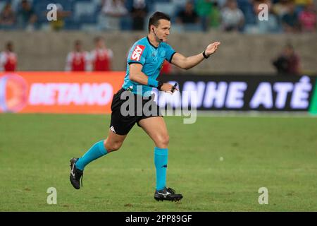 Cuiaba, Brazil. 22nd Apr, 2023. MT - CUIABA - 04/22/2023 - BRAZILEIRO A 2023, CUIABA X BRAGANTINO - Referee Caio Max Augusto Vieira during the match between Cuiaba and Bragantino at the Arena Pantanal stadium for the BRAZILEIRO A 2023 championship. Photo: Gil Gomes/AGIF/Sipa USA Credit: Sipa USA/Alamy Live News Stock Photo