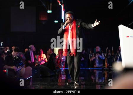 Calcar, Deutschland. 22nd Apr, 2023. Roberto BLANCO, singer, singing, singing, concert, Die Goldene Sonne 2023, on April 22nd, 2023 in Wunderland Kalkar, Credit: dpa/Alamy Live News Stock Photo