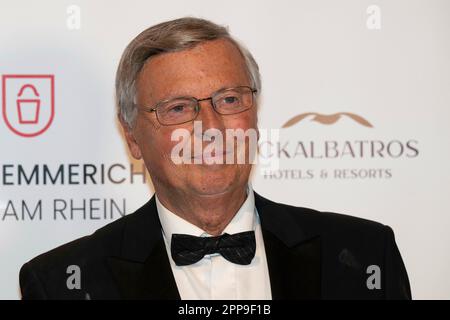 Calcar, Deutschland. 22nd Apr, 2023. Laudator Wolfgang BOSBACH, politician, CDU, The Golden Sun 2023, on April 22nd, 2023 in Wunderland Kalkar, Credit: dpa/Alamy Live News Stock Photo