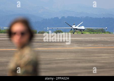 Subic Bay, Bataan, The Philippines. 23rd Apr, 2023. A US soldier stands guard as the US Air Force unmanned aerial vehicle MQ-9 Reaper taxis on the runway after landing at an airport, as part of the US-Philippines Balikatan Exercises. The month-long exercises joint by American and Filipino forces which started in early April have been criticised by China, following Chinese PLA's increasing military presence near and around Taiwan. (Credit Image: © Daniel Ceng Shou-Yi/ZUMA Press Wire) Credit: ZUMA Press, Inc./Alamy Live News Stock Photo