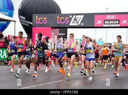 Mo Farah and other competitors at the start of the Men's elite race during the TCS London Marathon. Picture date: Sunday April 23, 2023. Stock Photo