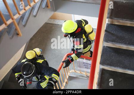 Zwickau, Germany. 23rd Apr, 2023. Firefighters wearing breathing