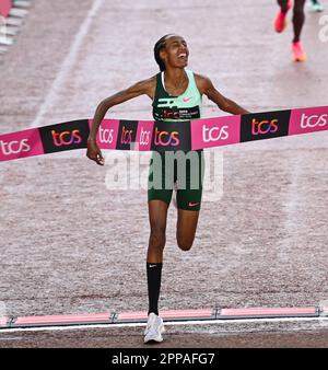 London, England. 23 April, 2023. Sifan Hassan wins the women’s marathon in 2:18.33 at the 2023 TCS London Marathon. Credit: Nigel Bramley/Alamy Live News Stock Photo