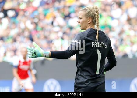 Wolfsburg, Germany. 23rd Apr, 2023. Merle Frohms from VfL Wolfsburg shouts instructions on 23 April, 2023 at Volkswagen Arena, Wolfsburg, Germany. During the game between VfL Wolfsburg Vs Arsenal, semi final, Women Champions League (first leg). ( Credit: Iñaki Esnaola/Alamy Live News Stock Photo