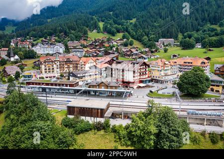 Townscape of village of Wengen on the edge of Lauterbrunnen Valley. Traditional local houses in Wengen village in the Interlaken district in the Bern Stock Photo