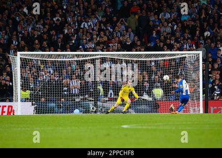 LONDON, UK - 23rd Apr 2023:  Solly March of Brighton & Hove Albion misses his penalty in the shoot-out as David de Gea of Manchester United looks on during the Emirates FA Cup Semi Final match between Brighton & Hove Albion and Manchester United at Wembley Stadium.  Credit: Craig Mercer/Alamy Live News Stock Photo